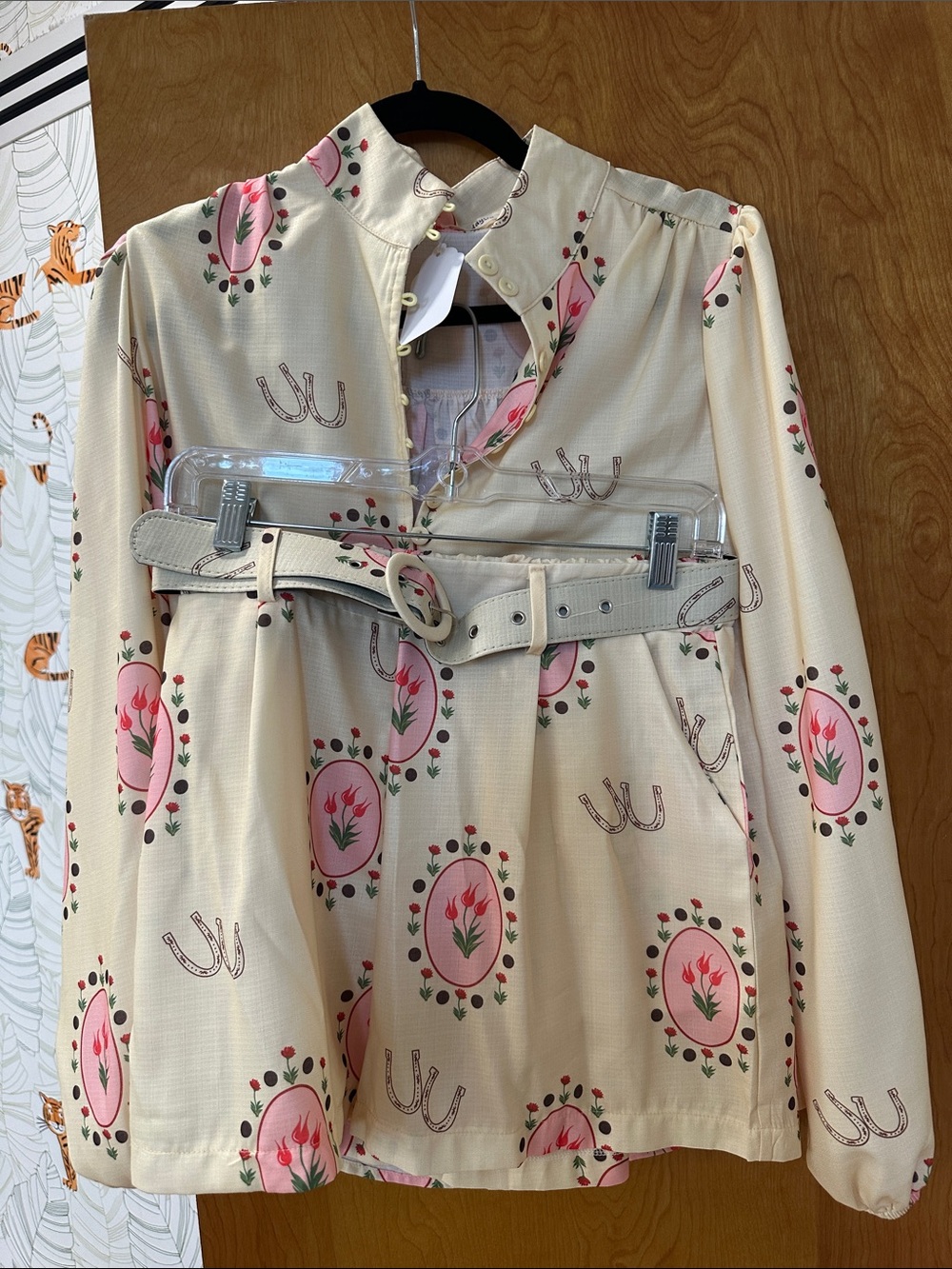 Cream Long-Sleeve Floral Print Blouse and Shorts with Belt Set SzM